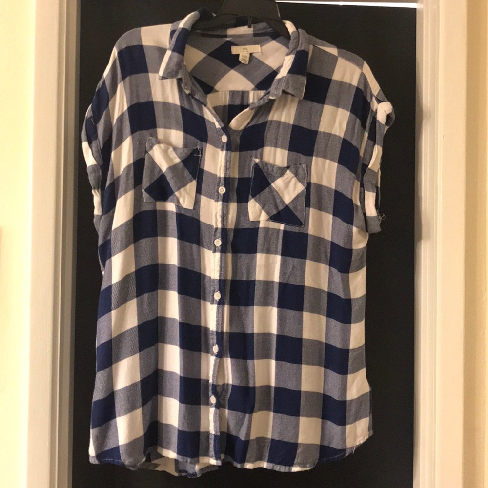 Short sleeved plaid shirt